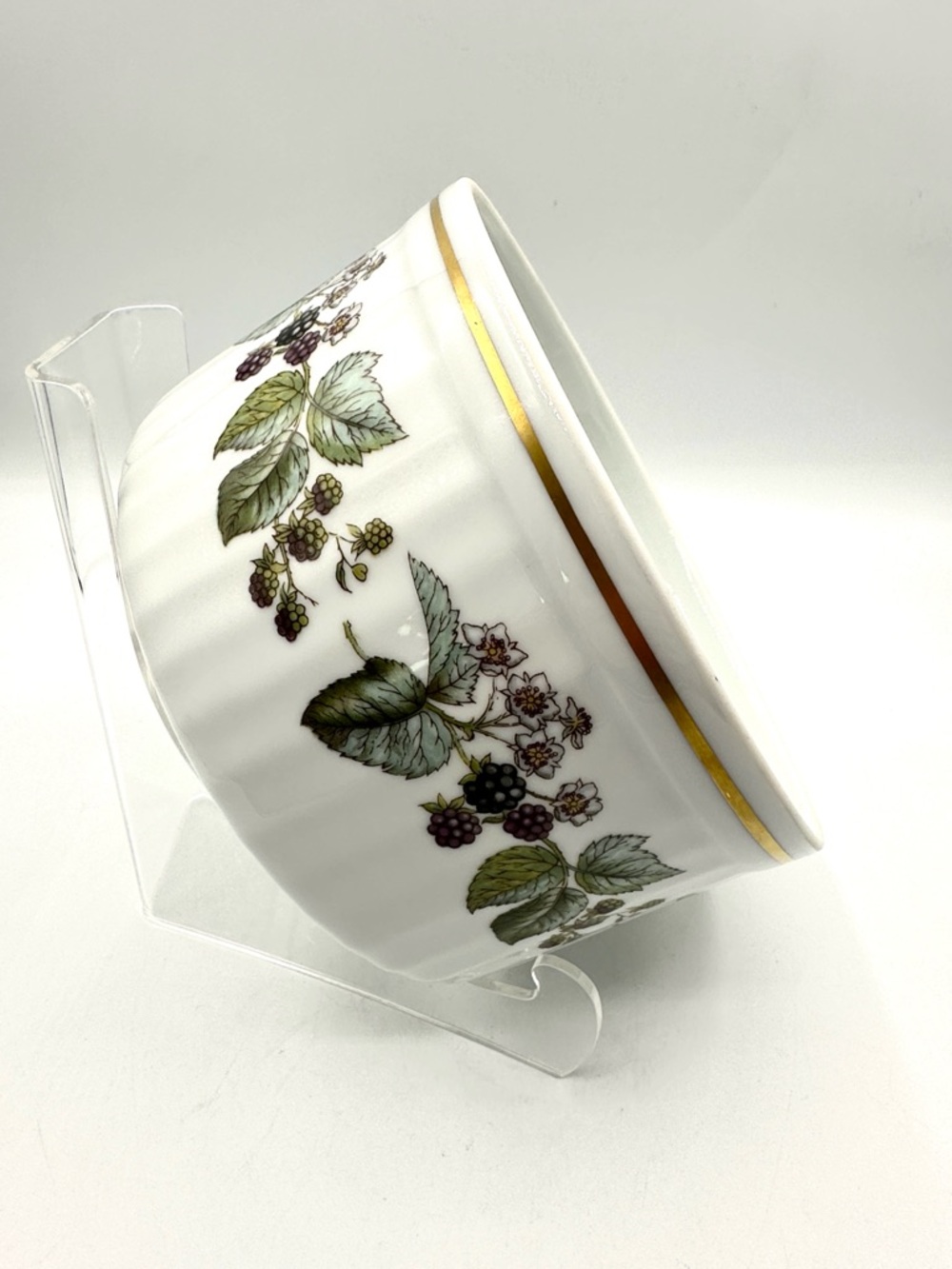 Royal Worcester Lavinia Souffle Bowl. Made in England 1983